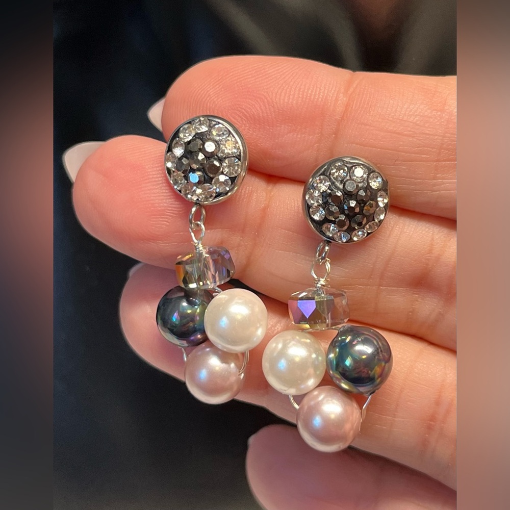 Tri color Sea shell pearl earrings-you need to see these